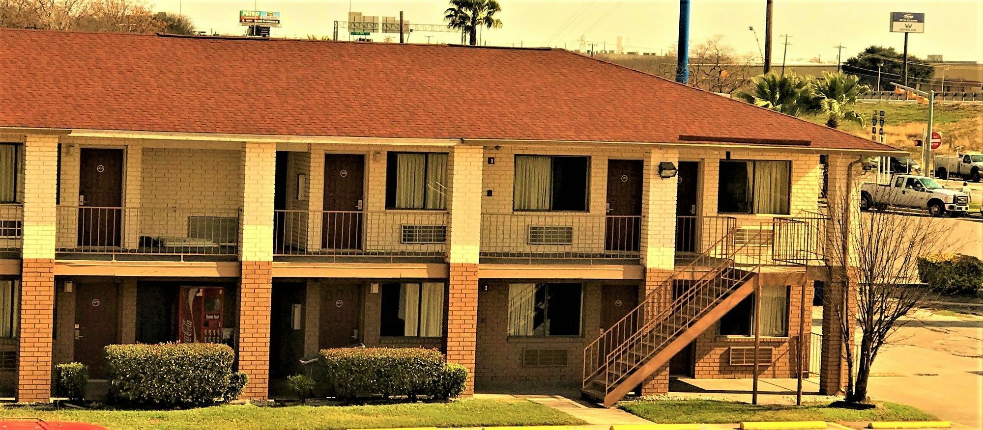 Hometowne Studios By Red Roof San Antonio E - Frost Bank Center Dış mekan fotoğraf